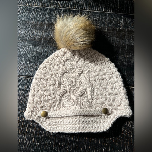 Banana Republic Accessories - Women’s Banana Republic Beanie Hat Extra Fine Wool  Tan Knit Winter Fur Pom NWOT